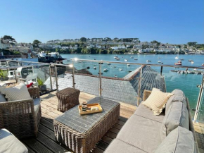 Enchanting Harbourside Cottage with Panoramic Views